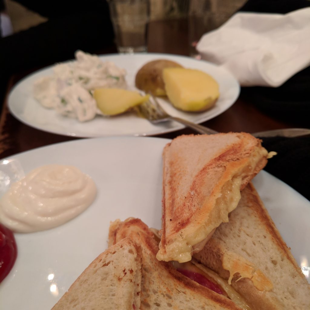 Uit eten. Altijd kut.