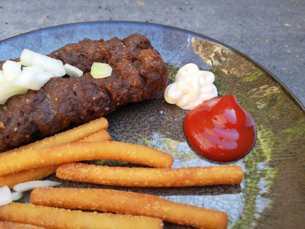 Pastasaus, Turkse pizza en frikandellen