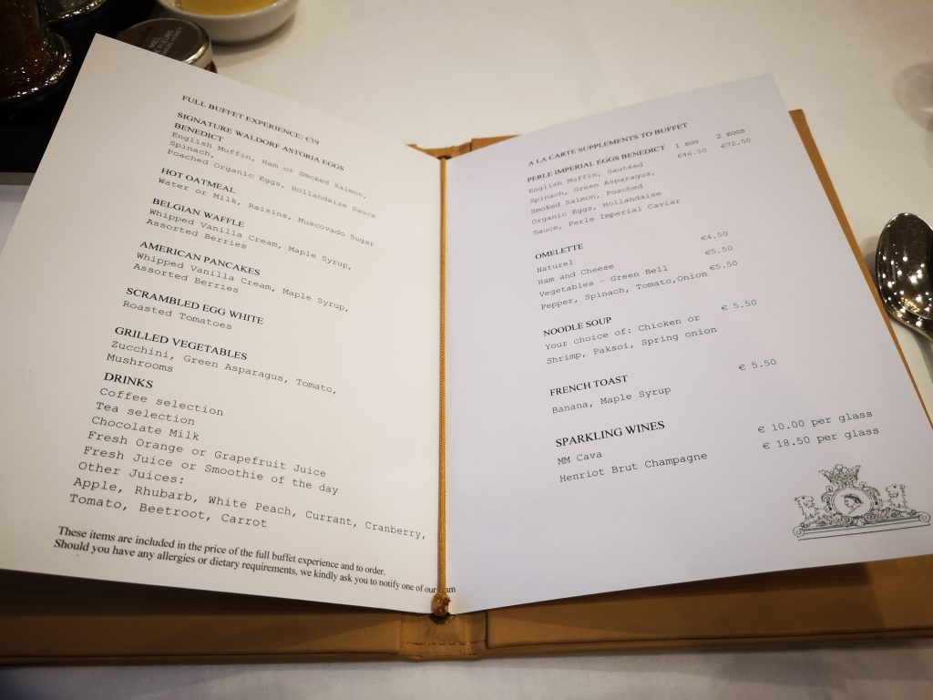 Meneer eet uit: ontbijt bij het Waldorf Astoria